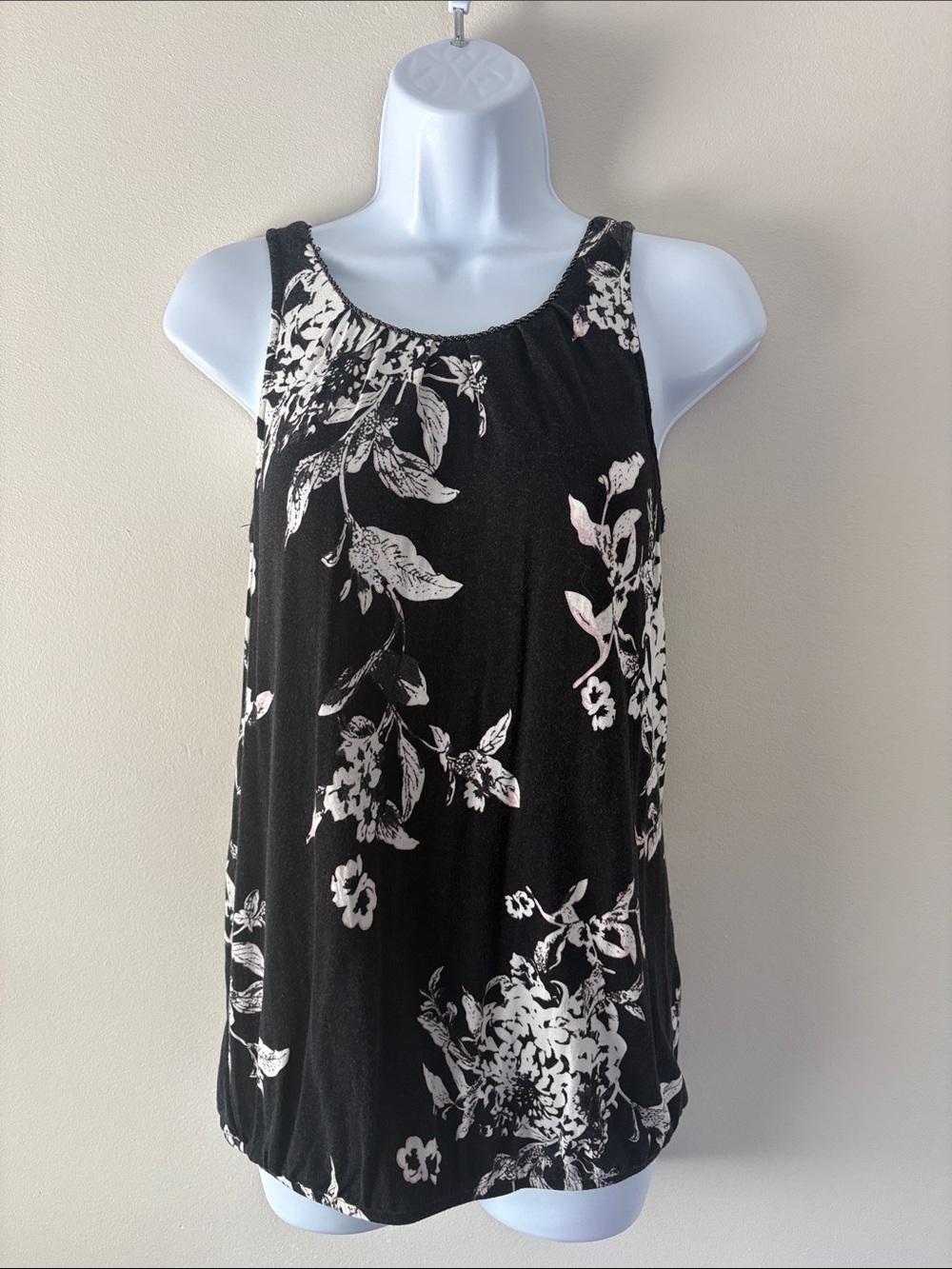Ricki’s Black Floral Scoop Neck Lightweight Women's Tank